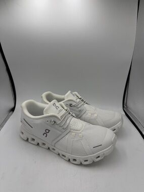 On Cloud 5 Women’s Brand New With Box
(Sizes 6-7.5)